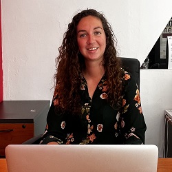 Aurore, responsable d'agence Bordeaux, assistée par Albane