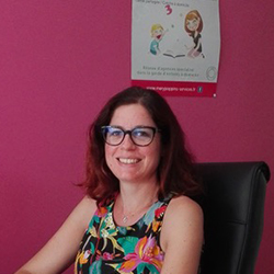 Emmanuelle, responsable d'agence Paris, assistée par Marie